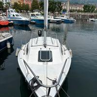 barca a vela cabinata