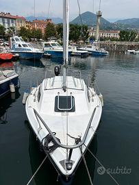 barca a vela cabinata