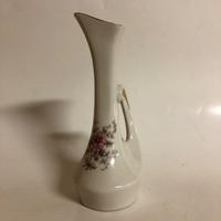 Vaso in porcellana Capodimonte con becco a rombo