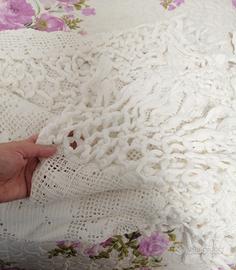 copriletto matrimoniale ricamato a mano