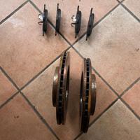 Dischi+pastiglie kit Brembo per Fiesta V
