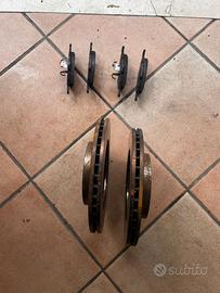 Dischi+pastiglie kit Brembo per Fiesta V