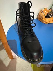 Scarponi  modello Dr. Martens