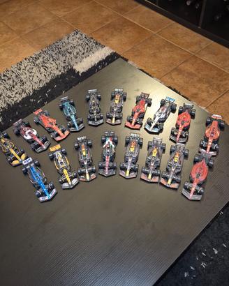 Lotto F1: 18 Modellini Bburago 1:43 + Gioco f1 23