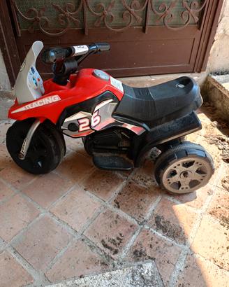 Moto elettrica giocattolo