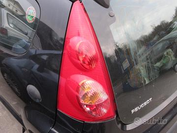 Fanale posteriore sinistro PEUGEOT 107 del 2006