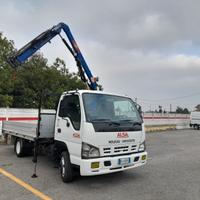 Furgone cassonato Isuzu NPR85 con gru PM 2