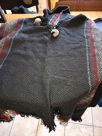 Poncho triangolare originale peruviano unisex