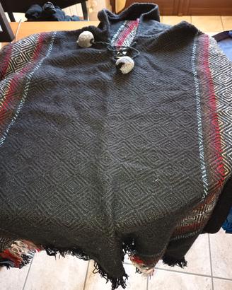 Poncho triangolare originale peruviano unisex