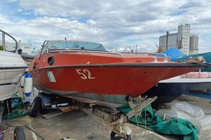 Barca con letto matrimoniale