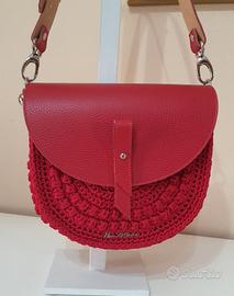 Borsetta rossa fatta a mano