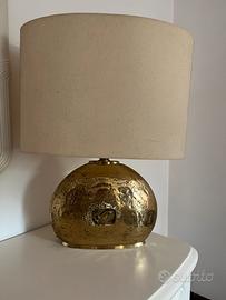 Lampade e testiera letto