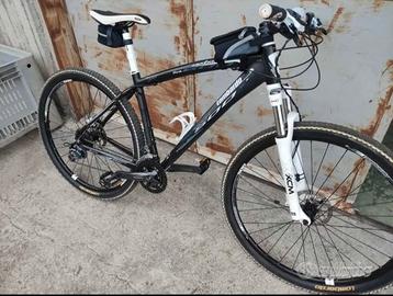 bicicletta mountain bike 