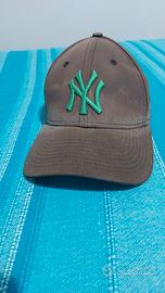 New Era 9Forty black / logo verde