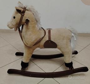 Cavalluccio a dondolo