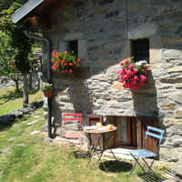 Piccola baita indipendente di montagna