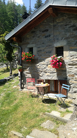 Piccola baita indipendente di montagna