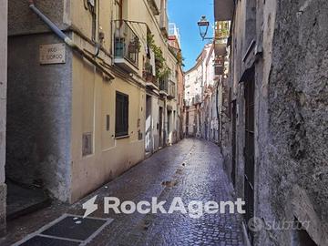 MONOLOCALE CON BAGNO, IDEALE ANCHE USO COMMERCIALE