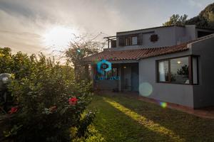 Chia panoramica villetta con giardino