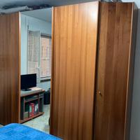 Armadio con 3 ante scorrevoli in noce nazionale