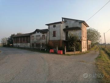 Podere/Tenuta a Castel San Giovanni (Piacenza)