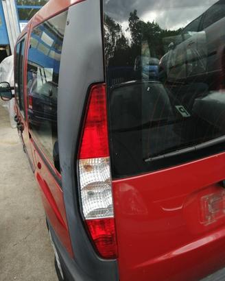 Fanale posteriore sinistro FIAT DOBLO del 2002