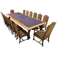 Grande tavolo da riunione completo di sedie