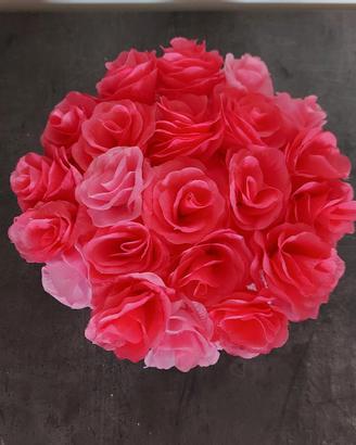 Torta ornamentale petali di rosa in stoffa. 