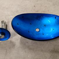 lavabo bagno con rubinetto in vetro