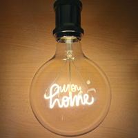 Lampadina filamento LED con scritta HELLO