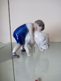 ROYAL COPENHAGEN BIMBO CON CANE BULLDOG