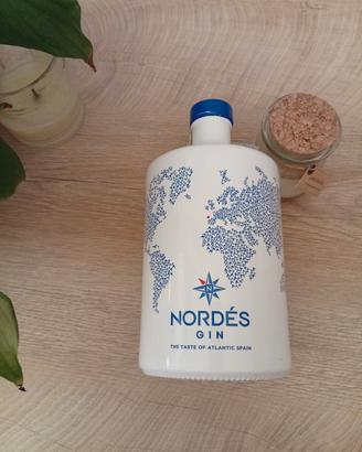Bottiglia vuota di Gin Nordes