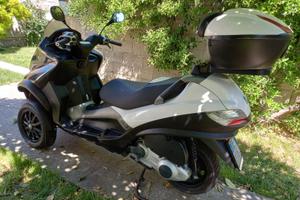 Piaggio MP3 - 250