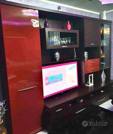 Mobile soggiorno molto capiente e massiccio