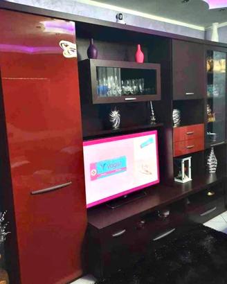 Mobile soggiorno molto capiente e massiccio