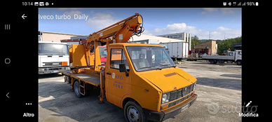 Piccolo camioncino con piattaforma