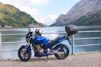 Honda Hornet 600 CBF600 con scarico perfetta