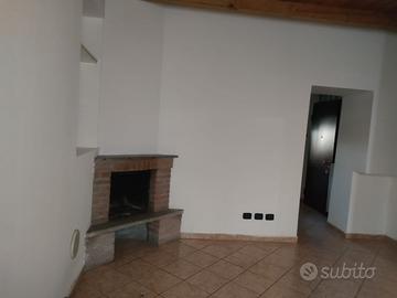 APPARTAMENTO AL PIANO TERRA IN CORTE