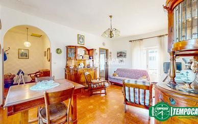 AMPIO APPARTAMENTO CON TERRAZZO, GIARDINO E BOX!