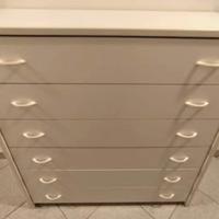 Cassettiera bianca con 6 cassetti

Cassettiera bia