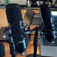 Microfono a condensatore per podcast.