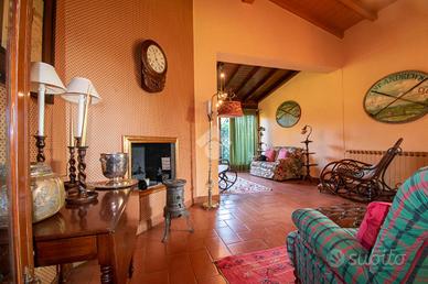 VILLA A SCHIERA A SOIANO DEL LAGO