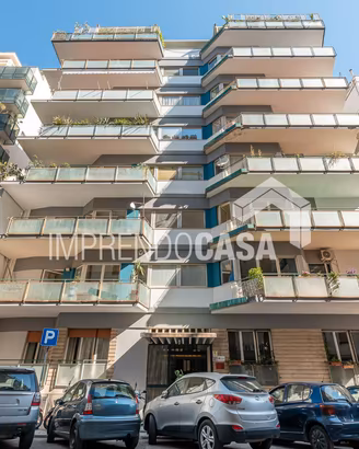 6 Vani di 195 Mq più soffitta di 5 mq