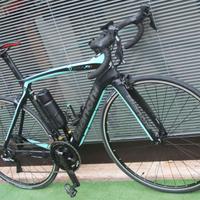 BICI CORSA MOTORE SU RUOTA BATTERIA A BORRACCIA