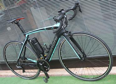 BICI CORSA MOTORE SU RUOTA BATTERIA A BORRACCIA