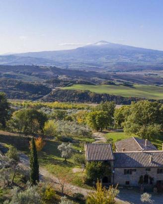 Rustico / Casale di 550 m² con più di 5 locali e b