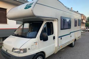 Camper  mansardato