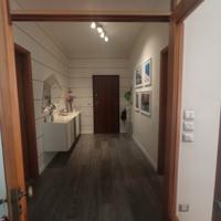 Zona centro; ampio alloggio con doppi servizi