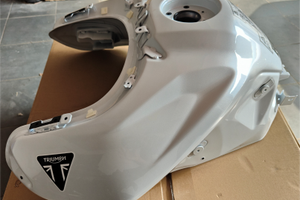 Serbatoio Bianco Tiger 900 leggero graffio