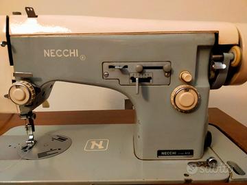Macchina da cucire  Necchi + mobile